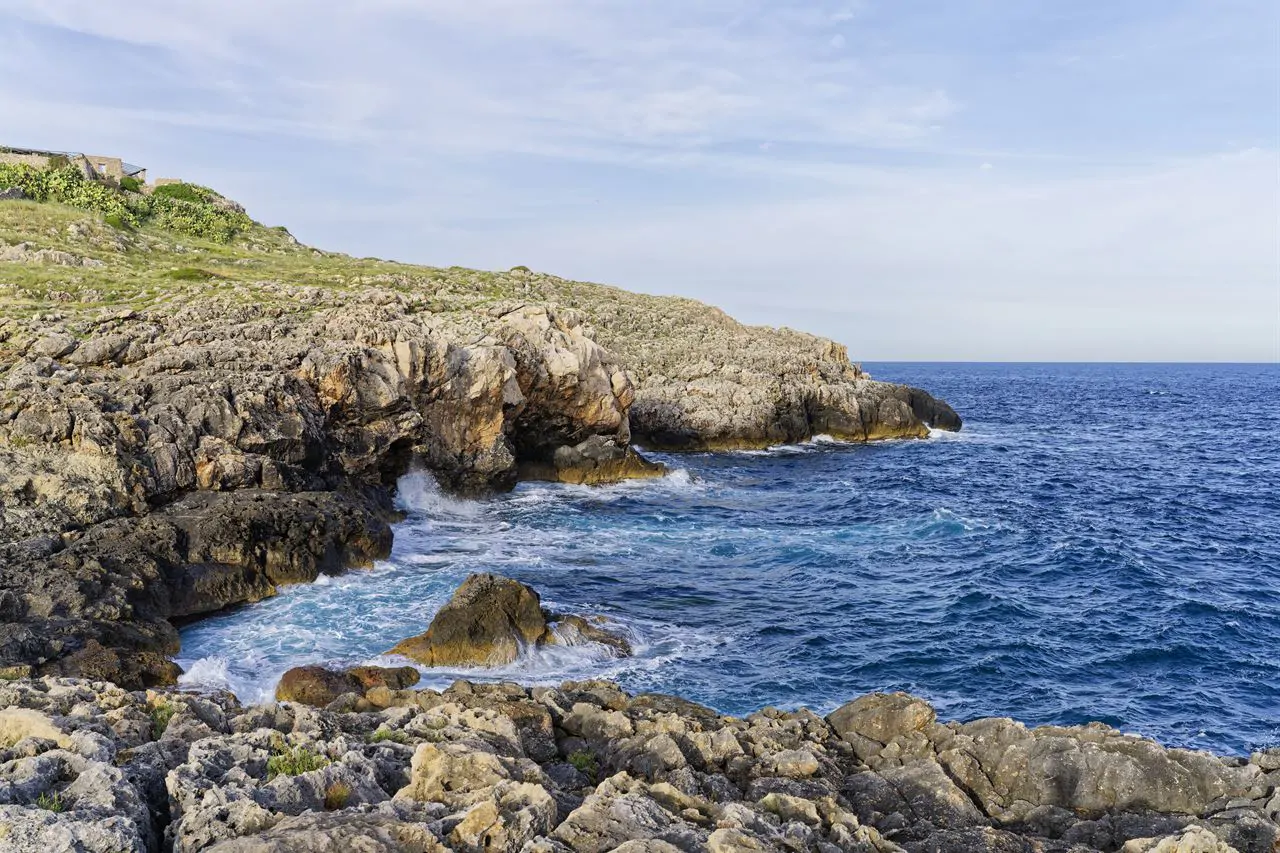 La costa rocciosa del Salento verso Santa Maria di Leuca